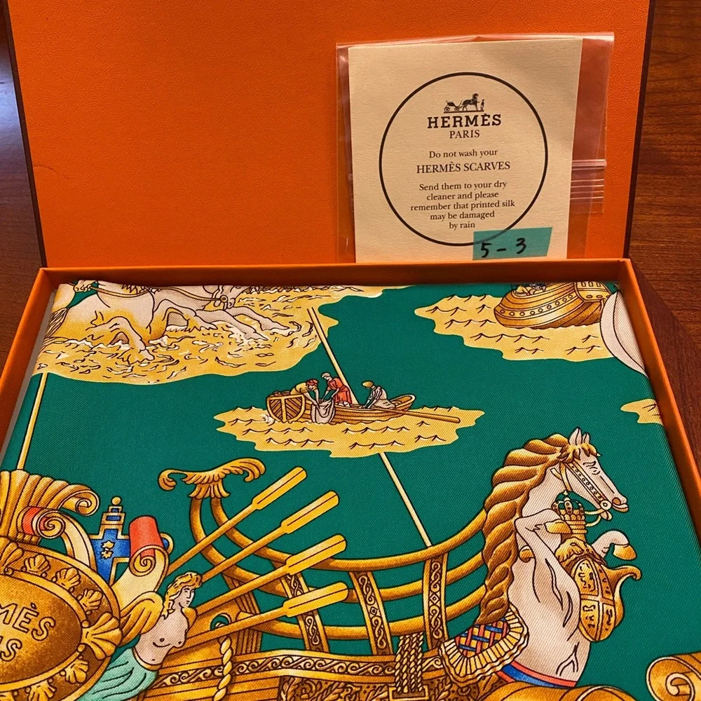 Gorgeous Hermes Silk Scarf 90 - Picture 7 of 7